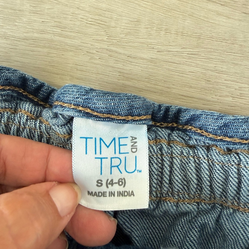 Time and Tru Women's Pull On Wide Leg Jeans,size 4-6 trending dark wash - Picture 3 of 4